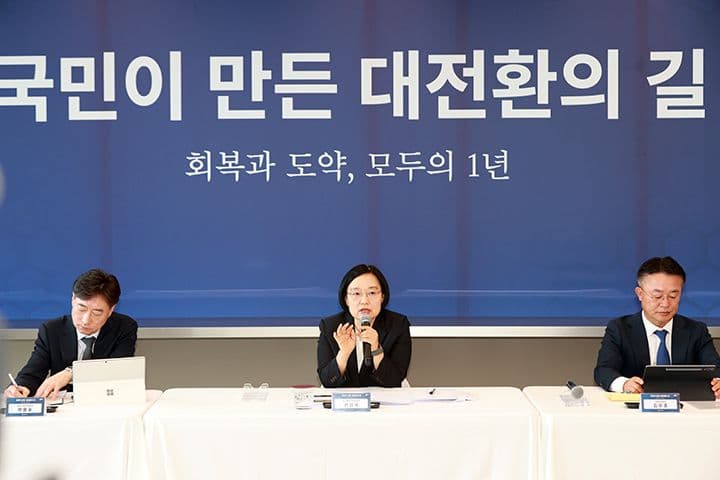 한성숙 중소벤처기업부 장관이 28일 서울특별시 마포구 SVC 서울에서 열린 '정부 출범 1주년 기자간담회'에서 모두발언을 하고 있다.(사진=중기부 제공)